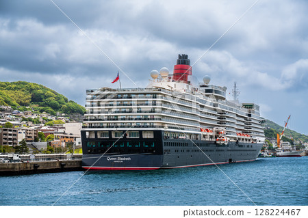 Nagasaki Port Cruise Ship Arrival (Queen Elizabeth) Waterfront Forest Park [Nagasaki City] 128224467