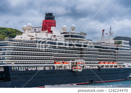 Nagasaki Port Cruise Ship Arrival (Queen Elizabeth) Waterfront Forest Park [Nagasaki City] 128224470