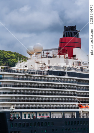 Nagasaki Port Cruise Ship Arrival (Queen Elizabeth) Waterfront Forest Park [Nagasaki City] 128224473