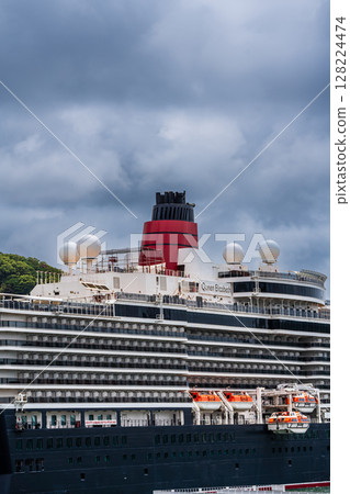 Nagasaki Port Cruise Ship Arrival (Queen Elizabeth) Waterfront Forest Park [Nagasaki City] 128224474