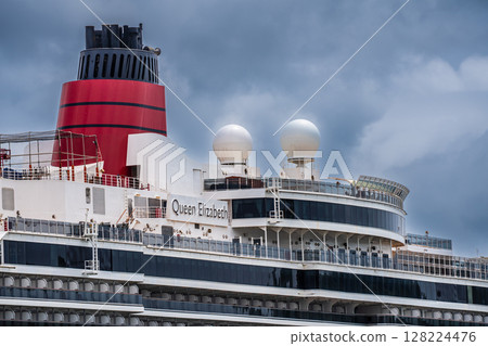 Nagasaki Port Cruise Ship Arrival (Queen Elizabeth) Waterfront Forest Park [Nagasaki City] 128224476