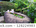 裝飾寺廟的花水盆（夏季） 128224983