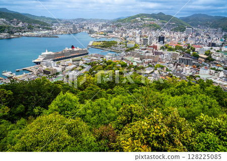 Cruise ship arriving at Nagasaki Port (Queen Elizabeth) Mount Nabekanmuri [Nagasaki City] 128225085