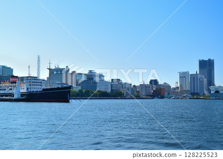 橫濱:從山下碼頭眺望橫濱大棧橋碼頭和那多未來 橫濱:從山下碼頭眺望橫濱大棧橋碼頭和那多未來 128225523