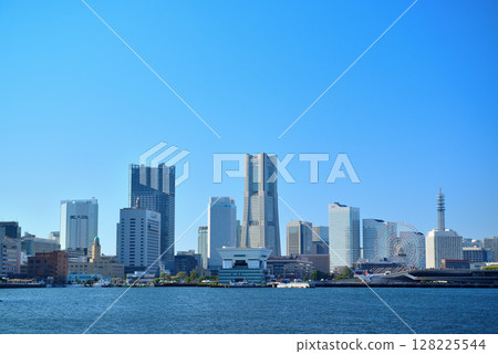 橫濱:從山下碼頭眺望橫濱大棧橋碼頭和那多未來 橫濱:從山下碼頭眺望橫濱大棧橋碼頭和那多未來 128225544