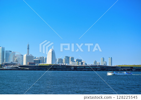 Yokohama: View of Yokohama Osanbashi Pier and Natomirai from the Yamashita Pier wharf 128225545