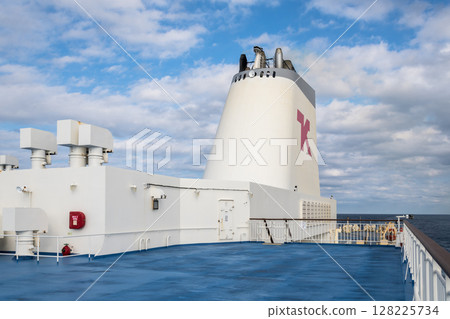 [Tokyo Kyushu Ferry Funnel bound for Mayu Shinmoji] 128225734