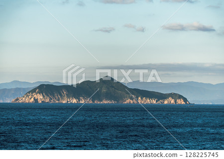 [Tokyo Kyushu Ferry bound for Mayu Shinmoji sails off the coast of Kochi Prefecture to Ukurushima] 128225745