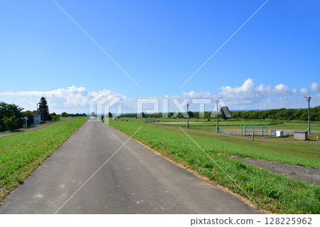 Scenery of the area around JR Hokkaido's Ikeda Station and the Tobetsu River Scenery of the area around JR Hokkaido's Ikeda Station and the Tobetsu River 128225962