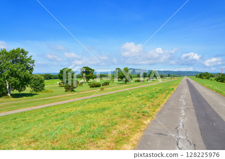JR北海道池田站週邊及當別川的風景 128225976