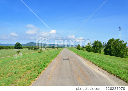 JR北海道池田站週邊及當別川的風景 JR北海道池田站週邊及當別川的風景 128225978