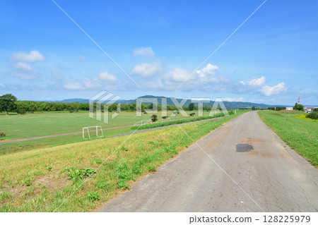 Scenery of the area around JR Hokkaido's Ikeda Station and the Tobetsu River Scenery of the area around JR Hokkaido's Ikeda Station and the Tobetsu River 128225979