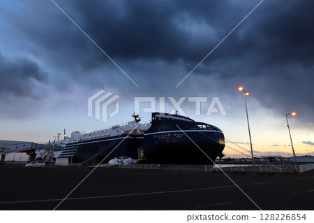 Sunflower Akamu anchored at Oarai Port, Ibaraki 128226854