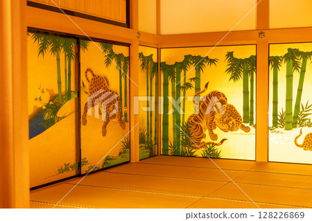 Inside the Nagoya Castle Honmaru Palace. A traditional Japanese-style space with beautiful sliding doors depicting tigers and leopards. 128226869