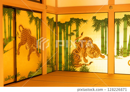 Inside the Nagoya Castle Honmaru Palace. A traditional Japanese-style space with beautiful sliding doors depicting tigers and leopards. 128226871