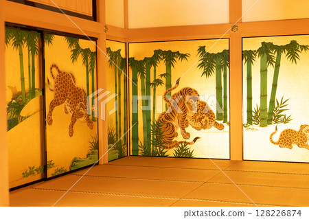 Inside the Nagoya Castle Honmaru Palace. A traditional Japanese-style space with beautiful sliding doors depicting tigers and leopards. 128226874