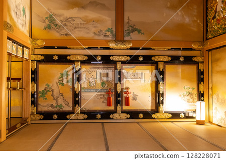 名古屋城本丸禦殿的豪華日式房間與拉門畫 128228071
