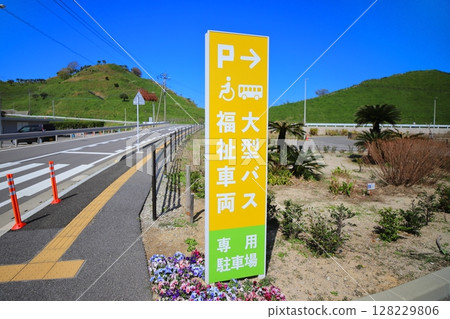 Large buses, welfare vehicles, dedicated parking 128229806