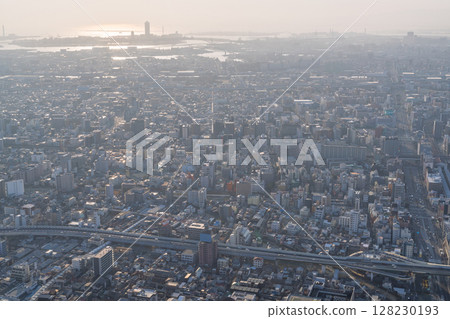 大阪城市景觀：大阪市中心的夜景 128230193
