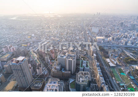 大阪城市景觀：大阪市中心的夜景 128230199