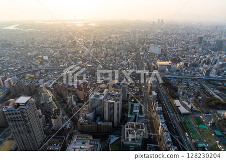 大阪城市景觀：大阪市中心的夜景 128230204