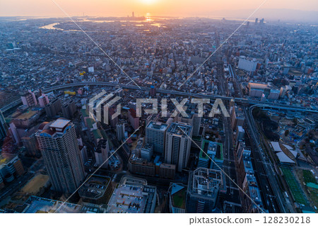 大阪城市景觀：大阪市中心的夜景 128230218