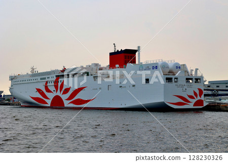 Two Sunflowers at Cosmo Ferry Terminal, Osaka Nanko Two Sunflowers at Cosmo Ferry Terminal, Osaka Nanko 128230326