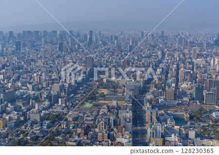 大阪城市景觀：大阪市中心的夜景 128230365