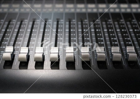 Sound mixer 128230373