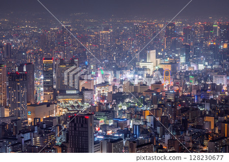 大阪府:大阪市的夜景和市中心的摩天大樓 大阪府:大阪市的夜景和市中心的摩天大樓 128230677