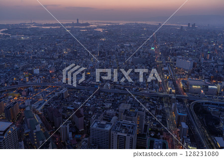 大阪府:大阪市和市中心的夜景 大阪府:大阪市和市中心的夜景 128231080
