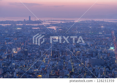 大阪府:大阪市和市中心的夜景 大阪府:大阪市和市中心的夜景 128231359