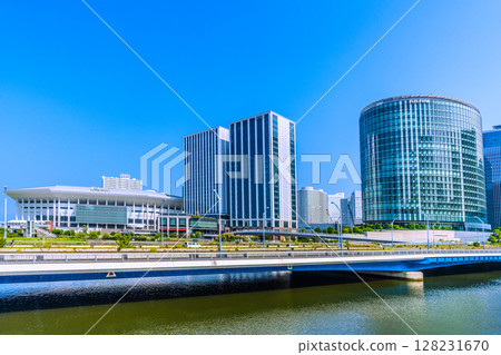 七月橫濱的城市景觀。港未來K體育館及其他地區的景色。 2025年7月9日 七月橫濱的城市景觀。港未來K體育館及其他地區的景色。 2025年7月9日 128231670