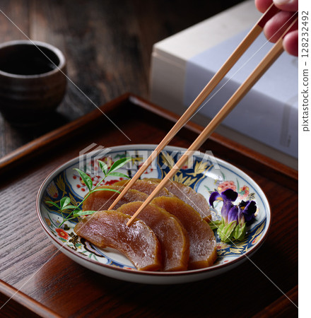 奈良漬醃菜和優質桐木盒的日本傳統禮品套裝 奈良漬醃菜和優質桐木盒的日本傳統禮品套裝 128232492