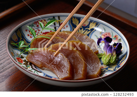 A traditional Japanese gift set of Narazuke pickles and a high-quality paulownia wood box A traditional Japanese gift set of Narazuke pickles and a high-quality paulownia wood box 128232493