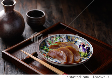 奈良漬醃菜和優質桐木盒的日本傳統禮品套裝 128232494