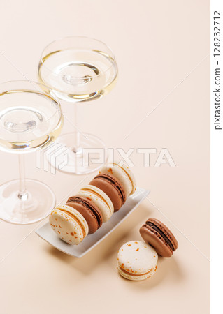 Pairing of champagne and delicate macaroons Pairing of champagne and delicate macaroons 128232712