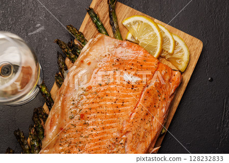 Grilled salmon fillets and asparagus 128232833