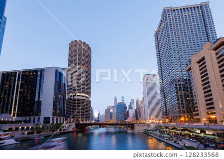 Scenic view of downtown Chicago during sunset Scenic view of downtown Chicago during sunset 128233568