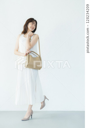中年婦女肖像 128234209