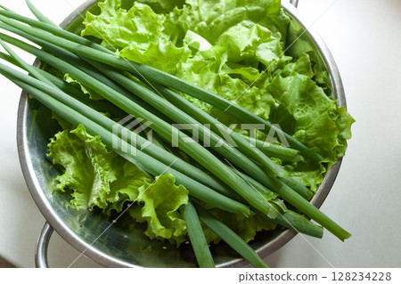 Chives and lettuce in a metal colander 128234228