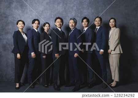 Businessman who plays guts pose Businessman who plays guts pose 128234292