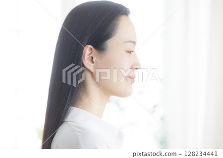Women who do hair care 128234441