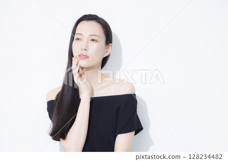 A woman wearing a black off-the-shoulder A woman wearing a black off-the-shoulder 128234482