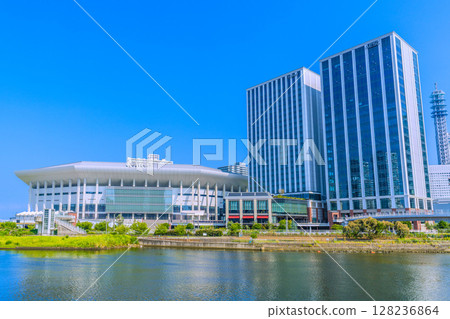 七月橫濱的城市景觀。港未來K體育館及其他地區的景色。 2025年7月9日 七月橫濱的城市景觀。港未來K體育館及其他地區的景色。 2025年7月9日 128236864