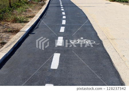 Road markings in Israel 128237342