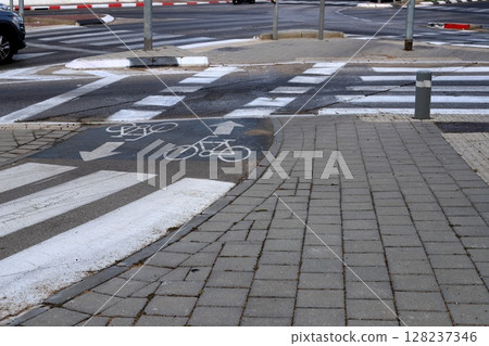 Road markings in Israel 128237346