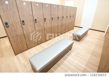 更衣室、置物櫃、沙發 128238815
