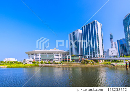 Yokohama cityscape in July. View of the K Arena in Minato Mirai and other areas. July 9, 2025 Yokohama cityscape in July. View of the K Arena in Minato Mirai and other areas. July 9, 2025 128238852