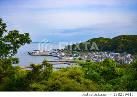 Green and Blue 128239415